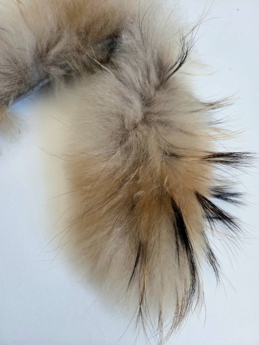 Real fur collar. - Picture 2 of 4